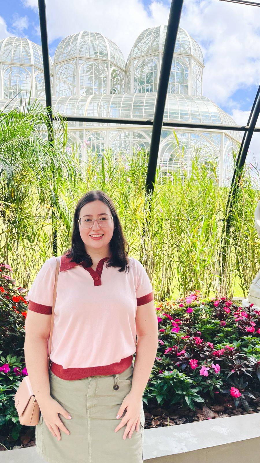 Psicóloga Débora Fernandes, profissional de psicologia clínica.